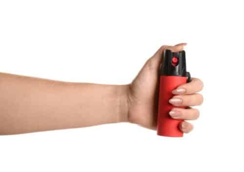 Est-ce l&eacute;gal d&rsquo;avoir un spray au poivre dans son sac &agrave; main&thinsp;?