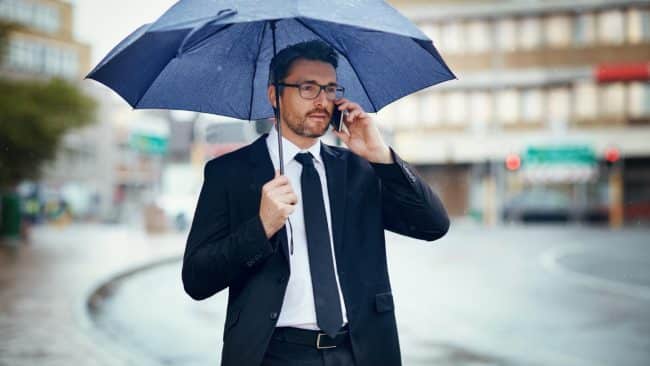 Parapluie pour homme : alliez style et solidité !
