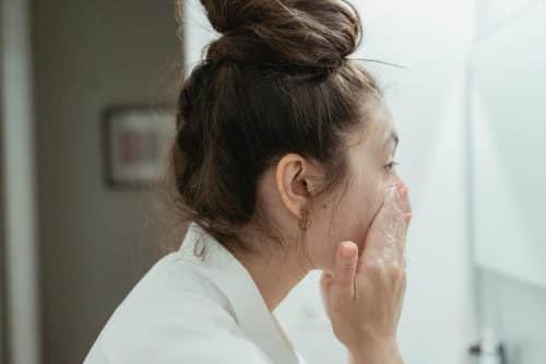 Les meilleures astuces pour une routine beauté efficace à la maison